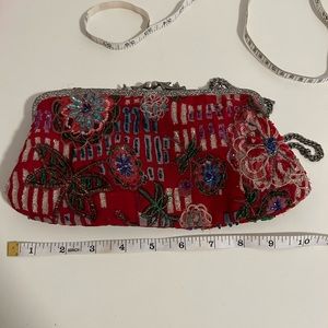 VINTAGE CHRISTIANA BEADED DETAILED FLORAL CLUTCH WITH CHAIN STRAP